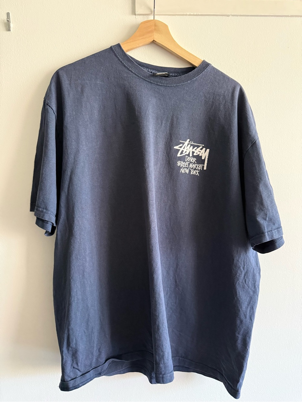 Stussy X Dover Streetmarket Short-Sleeve Graphic Tee in Navy XL